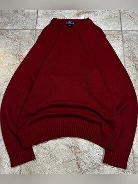 Comfy Croft & Barrow burgundy knit sweater in size L.